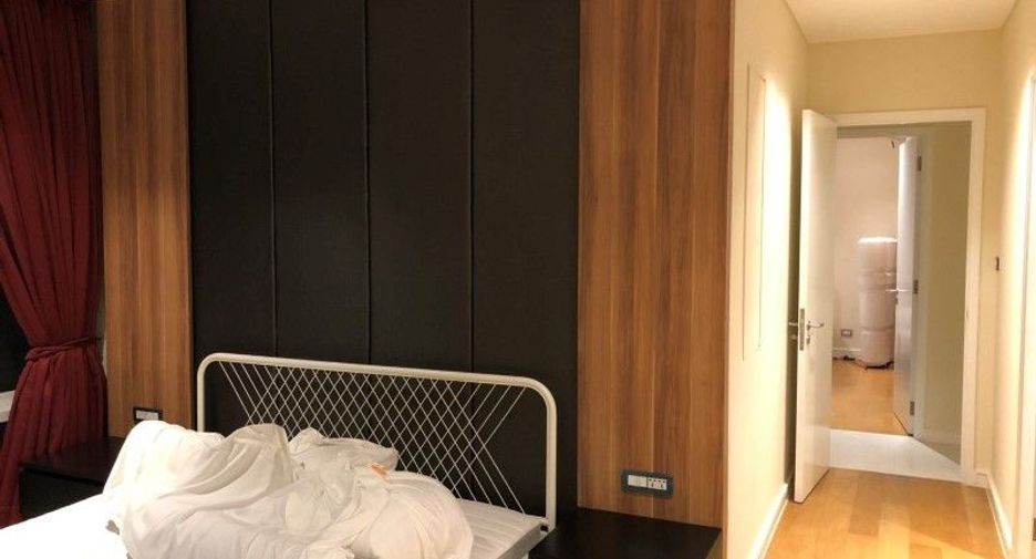 For rent 3 bedrooms condo in Khlong Toei, Bangkok