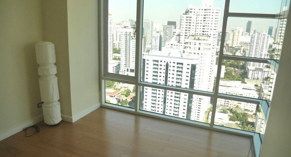 For rent 3 bedrooms condo in Khlong Toei, Bangkok