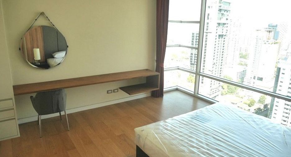 For rent 3 bedrooms condo in Khlong Toei, Bangkok