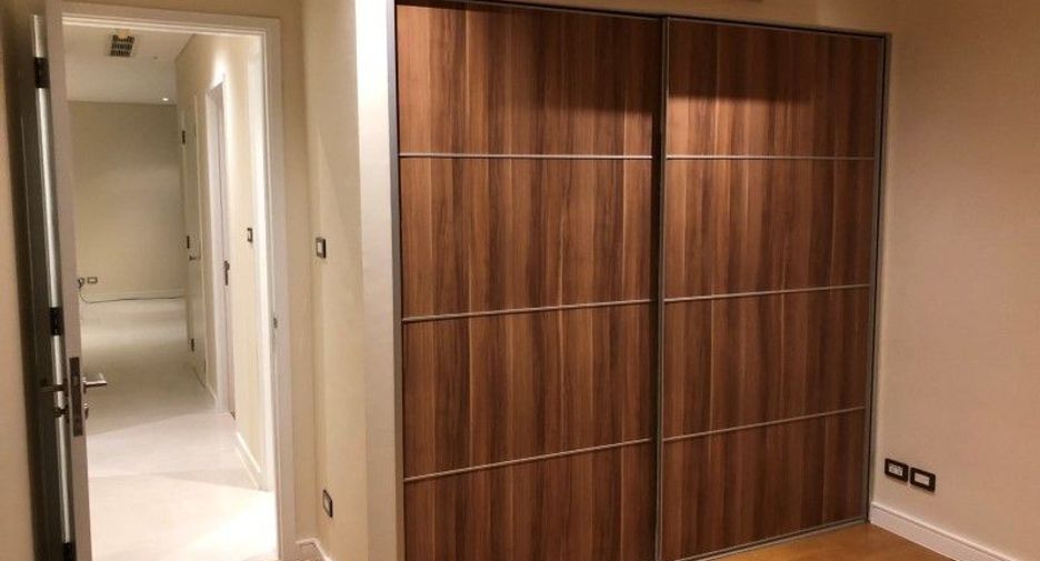 For rent 3 bedrooms condo in Khlong Toei, Bangkok