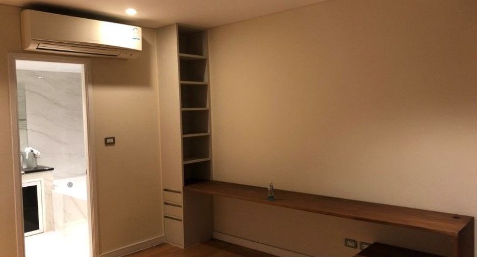 For rent 3 bedrooms condo in Khlong Toei, Bangkok