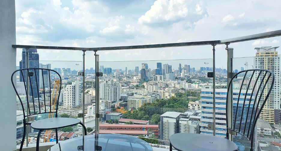 For rent 2 bedrooms condo in Ratchathewi, Bangkok