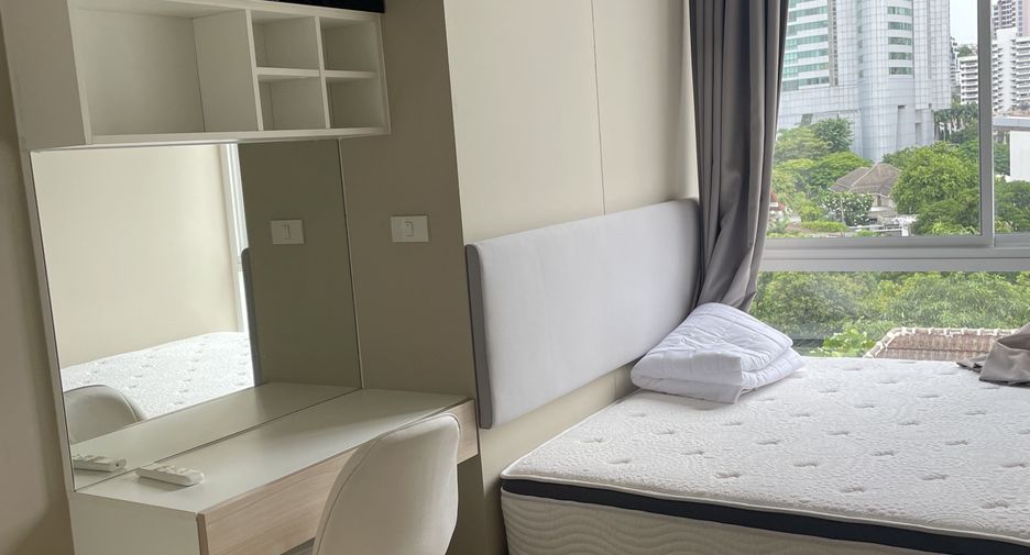 For rent 2 bedrooms apartment in Khlong Toei, Bangkok
