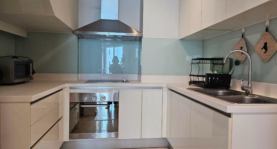 For rent 2 bedrooms condo in Pathum Wan, Bangkok