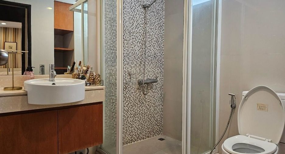 For rent 2 bedrooms condo in Pathum Wan, Bangkok
