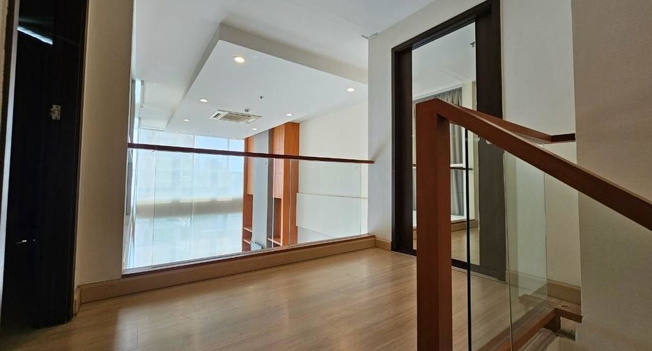 For rent 2 bedrooms condo in Pathum Wan, Bangkok