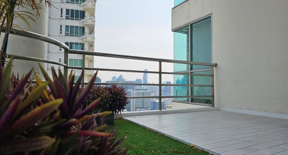 For rent 2 bedrooms condo in Pathum Wan, Bangkok