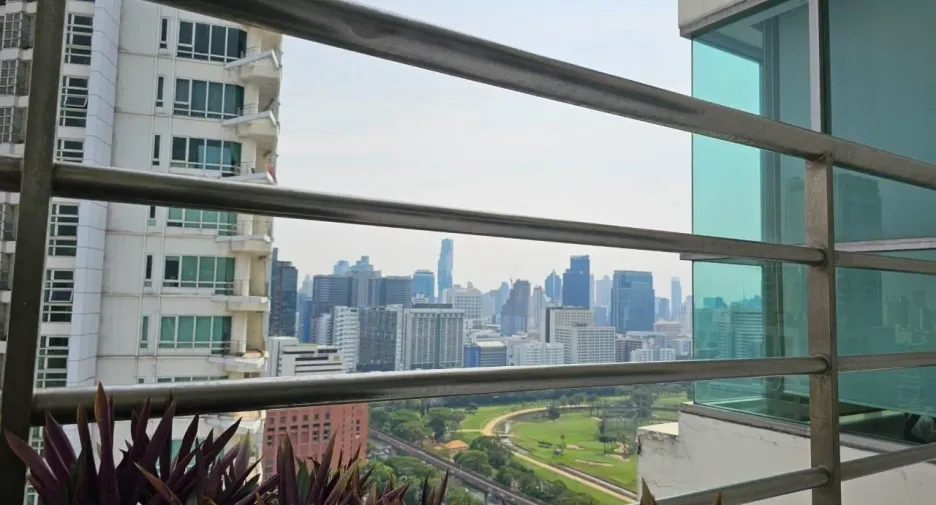 For rent 2 bedrooms condo in Pathum Wan, Bangkok