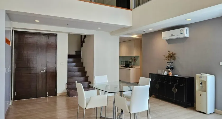 For rent 2 bedrooms condo in Pathum Wan, Bangkok