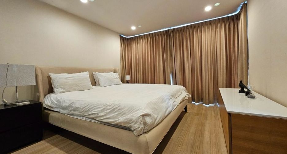 For rent 2 bedrooms condo in Pathum Wan, Bangkok