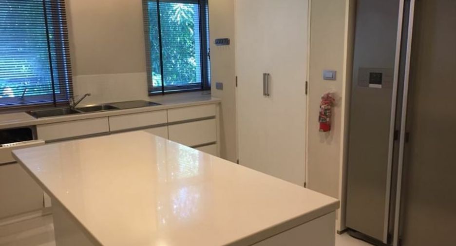 For rent 3 bedrooms condo in Yan Nawa, Bangkok