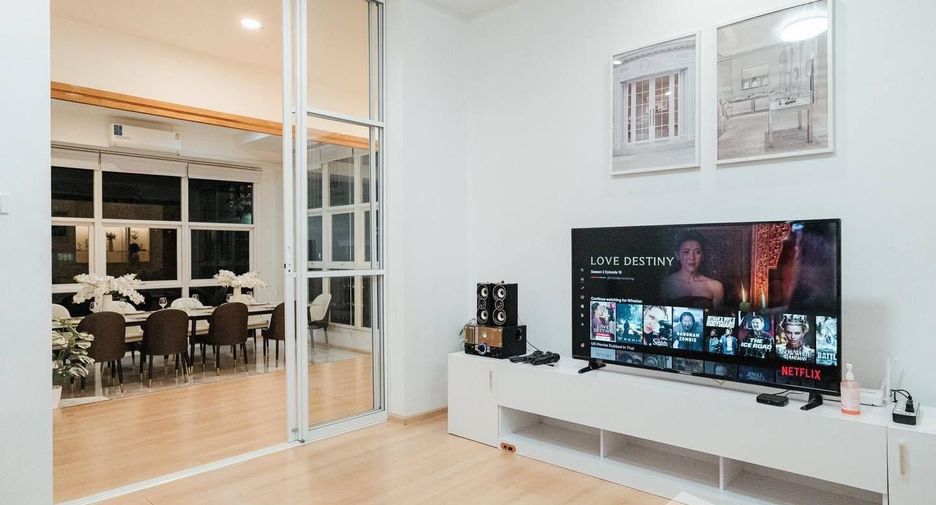 For rent 4 bedrooms house in Lat Phrao, Bangkok