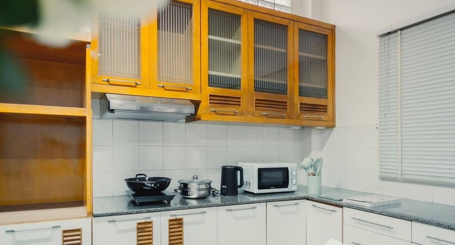 For rent 4 bedrooms house in Lat Phrao, Bangkok