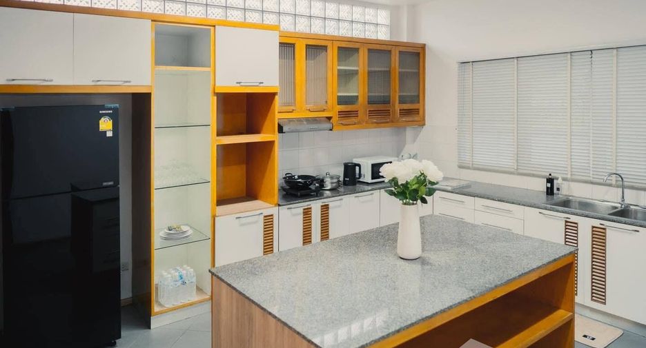 For rent 4 bedrooms house in Lat Phrao, Bangkok