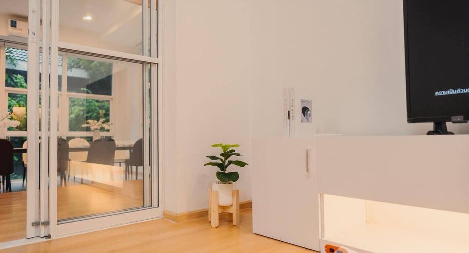 For rent 4 bedrooms house in Lat Phrao, Bangkok