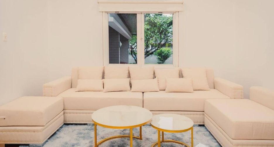 For rent 4 bedrooms house in Lat Phrao, Bangkok