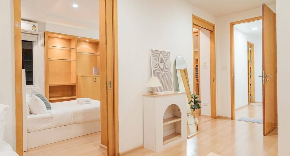 For rent 4 bedrooms house in Lat Phrao, Bangkok