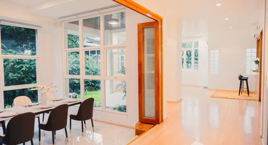 For rent 4 bedrooms house in Lat Phrao, Bangkok