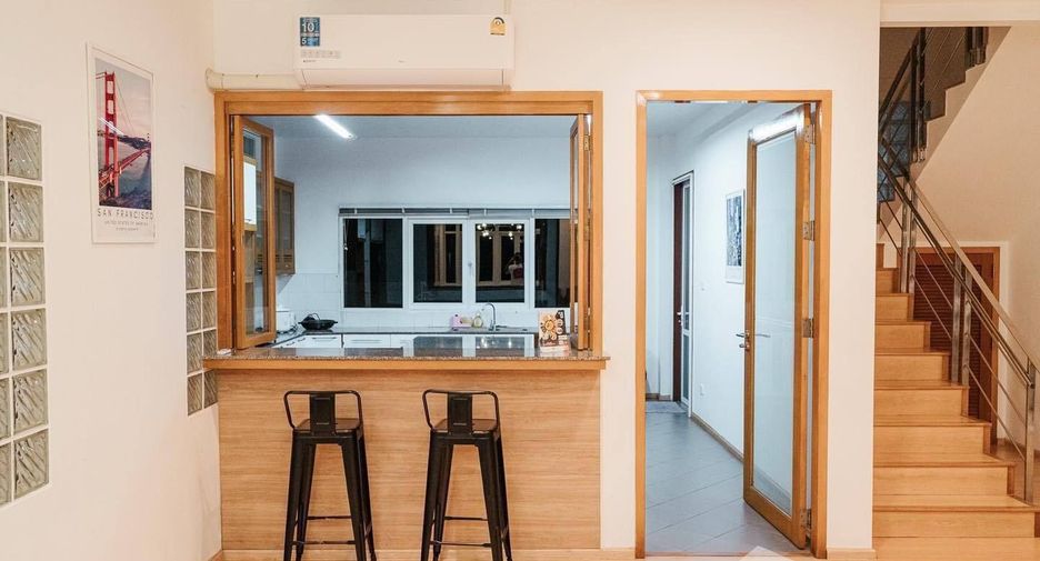 For rent 4 bedrooms house in Lat Phrao, Bangkok