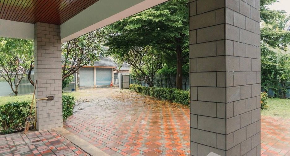 For rent 4 bedrooms house in Lat Phrao, Bangkok