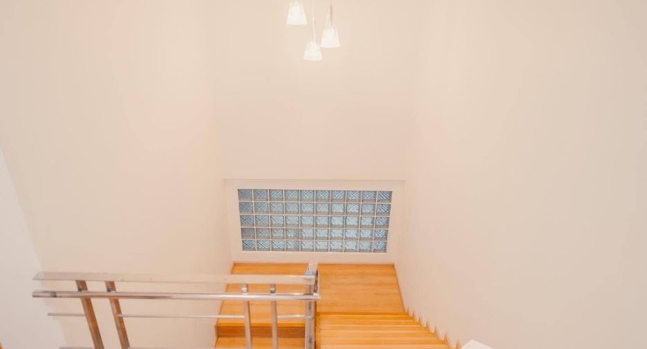 For rent 4 bedrooms house in Lat Phrao, Bangkok
