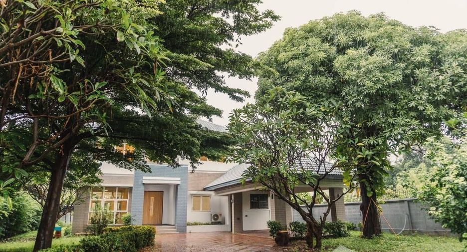 For rent 4 bedrooms house in Lat Phrao, Bangkok