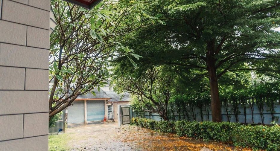For rent 4 bedrooms house in Lat Phrao, Bangkok