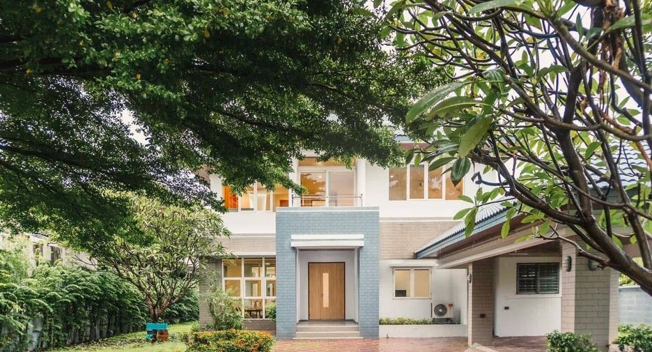 For rent 4 bedrooms house in Lat Phrao, Bangkok