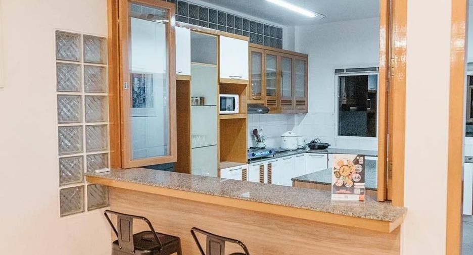 For rent 4 bedrooms house in Lat Phrao, Bangkok