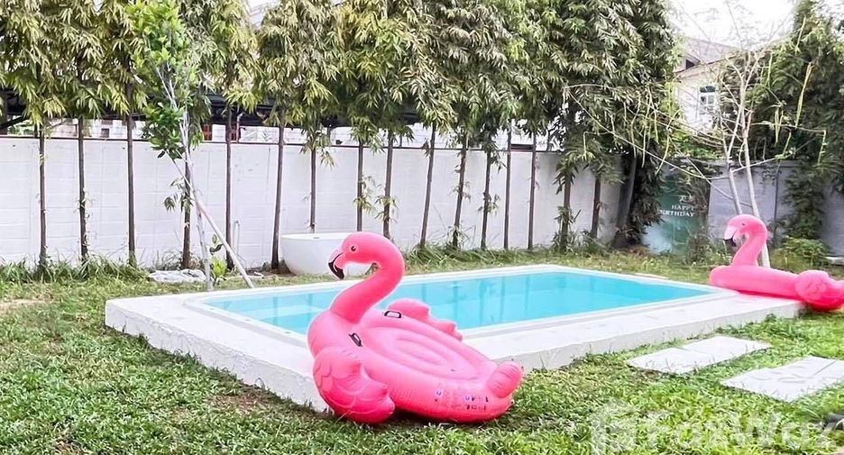 For rent 4 bedrooms house in Lat Phrao, Bangkok