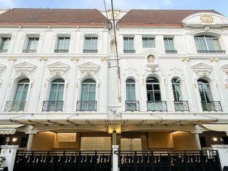 À louer 5 chambres maison à Yan Nawa, Bangkok