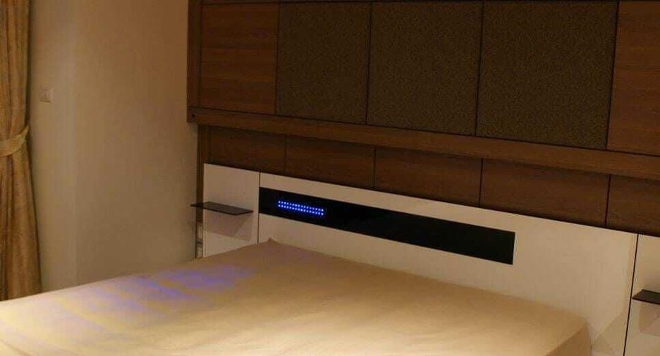 For rent 2 bedrooms condo in Yan Nawa, Bangkok