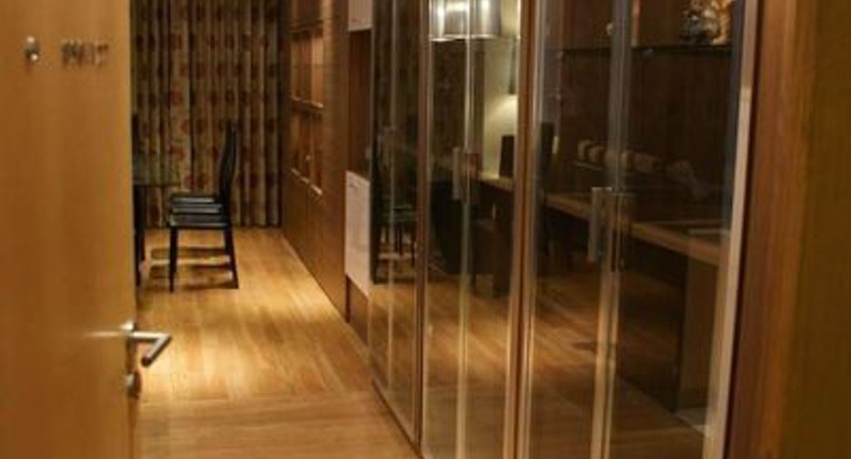 For rent 2 bedrooms condo in Yan Nawa, Bangkok