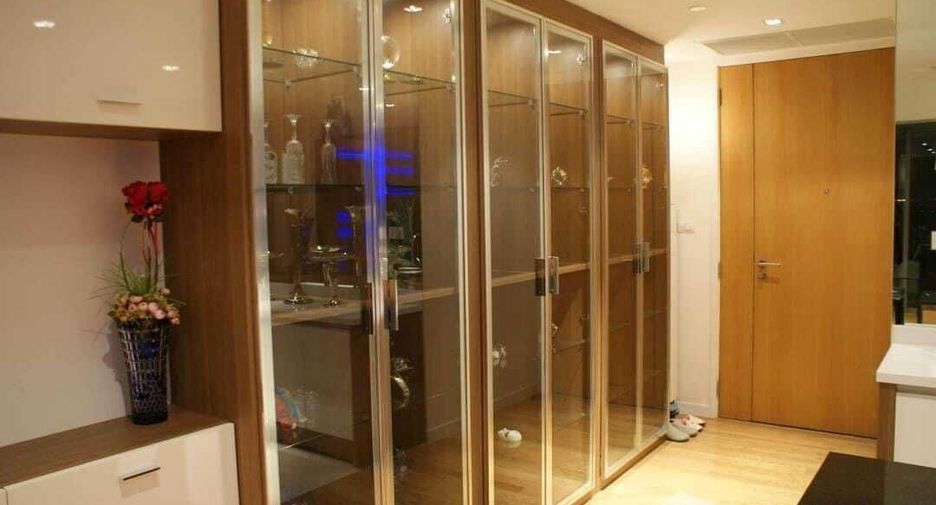 For rent 2 bedrooms condo in Yan Nawa, Bangkok