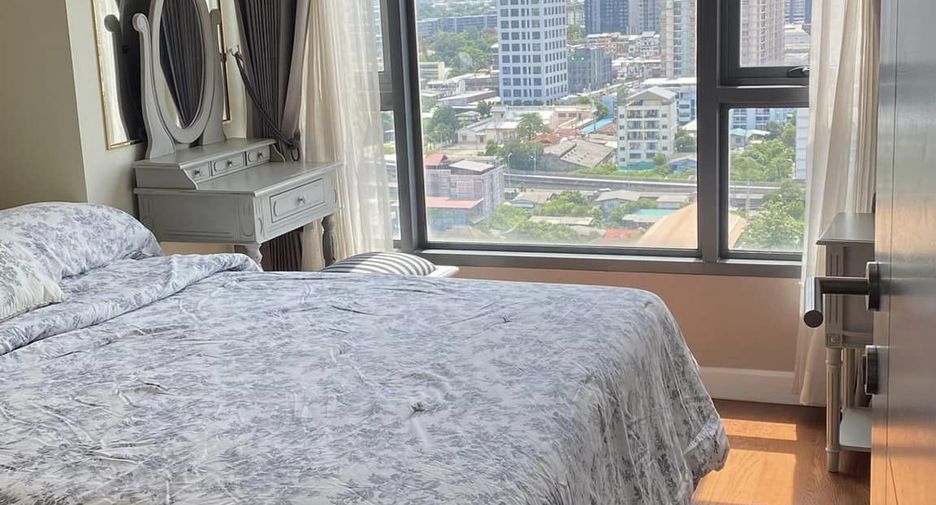 For rent 2 bedrooms condo in Phra Khanong, Bangkok