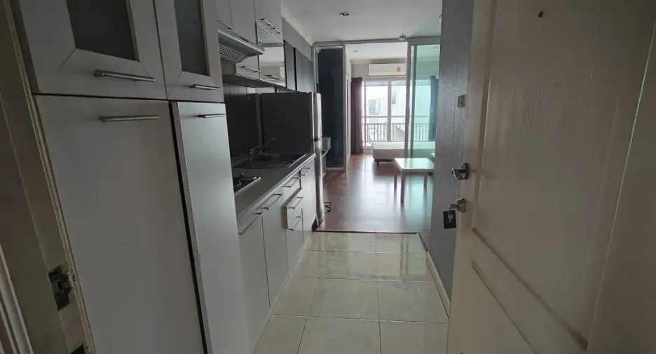 For rent 1 bed condo in Watthana, Bangkok