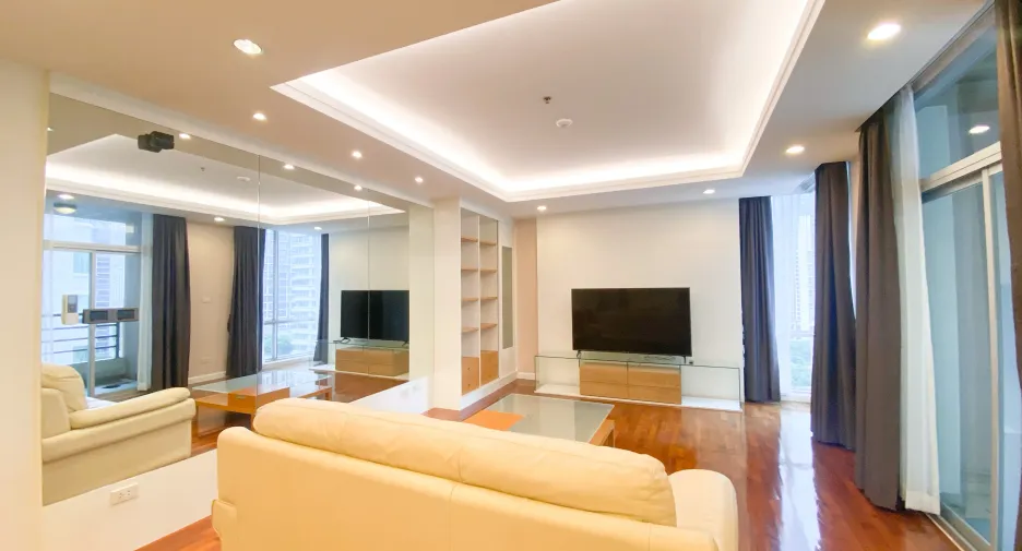 For rent 2 bedrooms condo in Pathum Wan, Bangkok