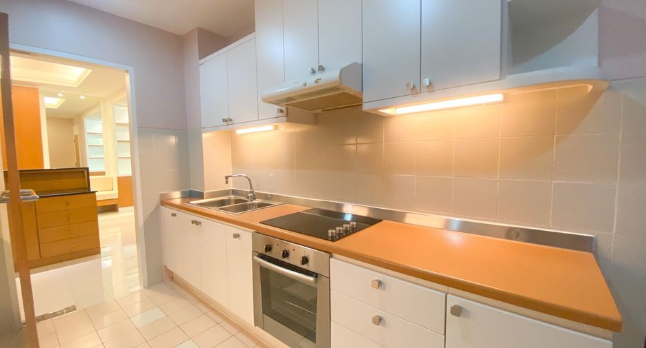 For rent 2 bedrooms condo in Pathum Wan, Bangkok