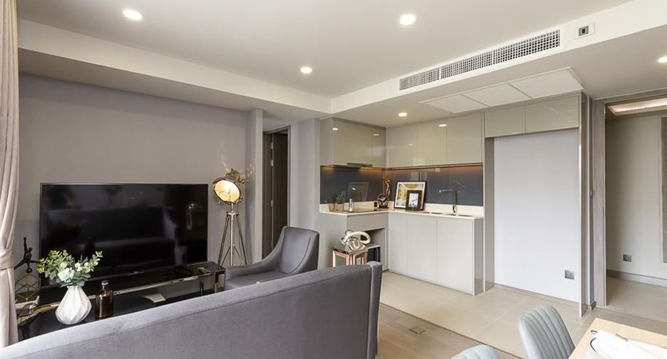 For rent 3 bedrooms condo in Pathum Wan, Bangkok