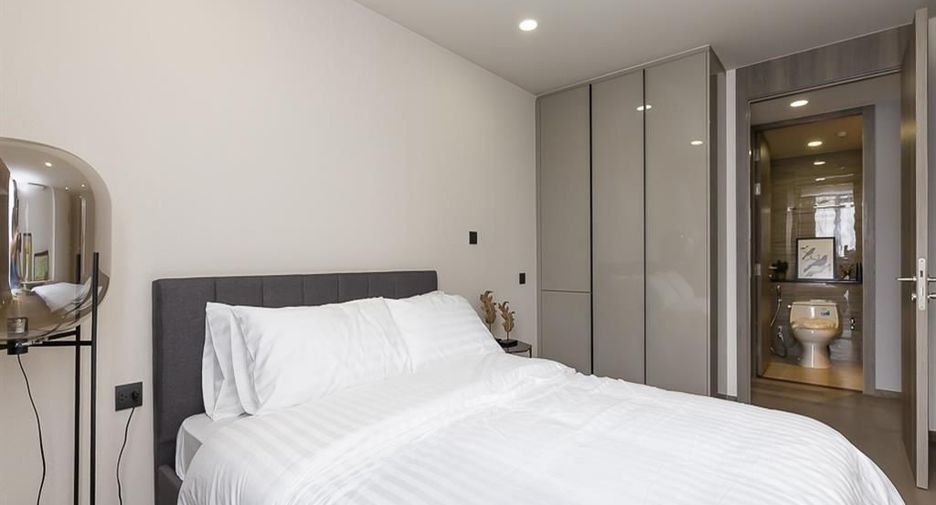 For rent 3 bedrooms condo in Pathum Wan, Bangkok