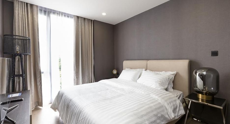 For rent 3 bedrooms condo in Pathum Wan, Bangkok