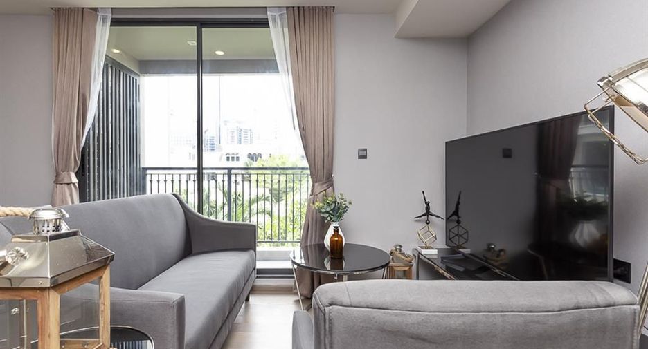 For rent 3 bedrooms condo in Pathum Wan, Bangkok