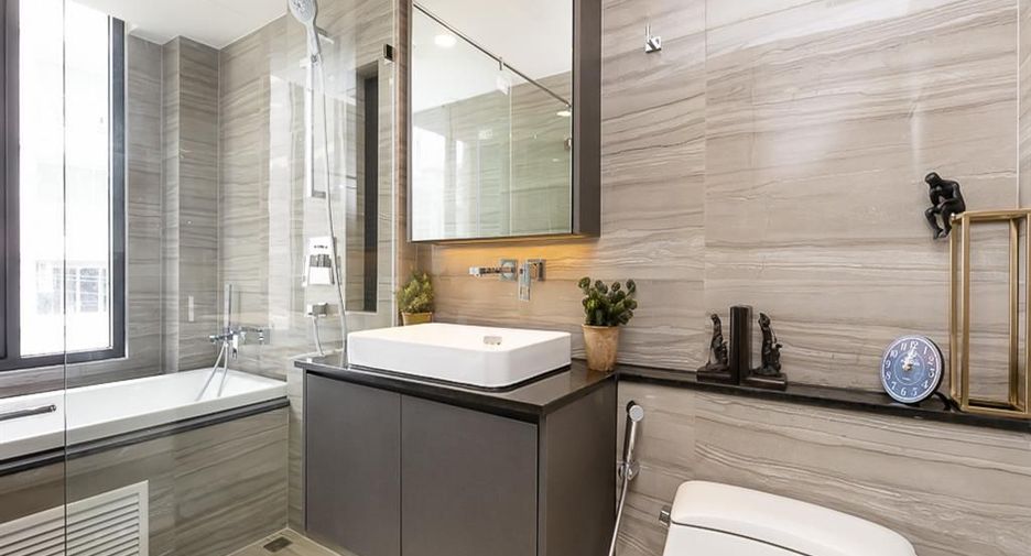 For rent 3 bedrooms condo in Pathum Wan, Bangkok
