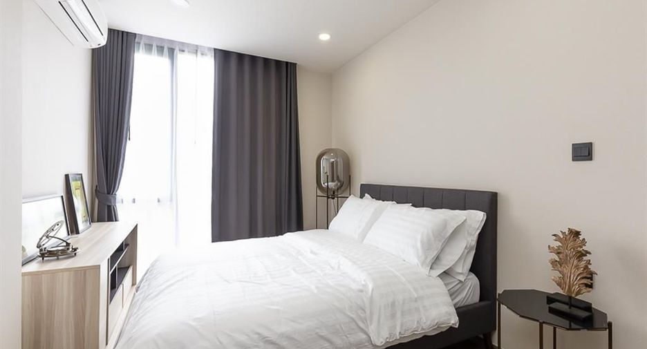 For rent 3 bedrooms condo in Pathum Wan, Bangkok