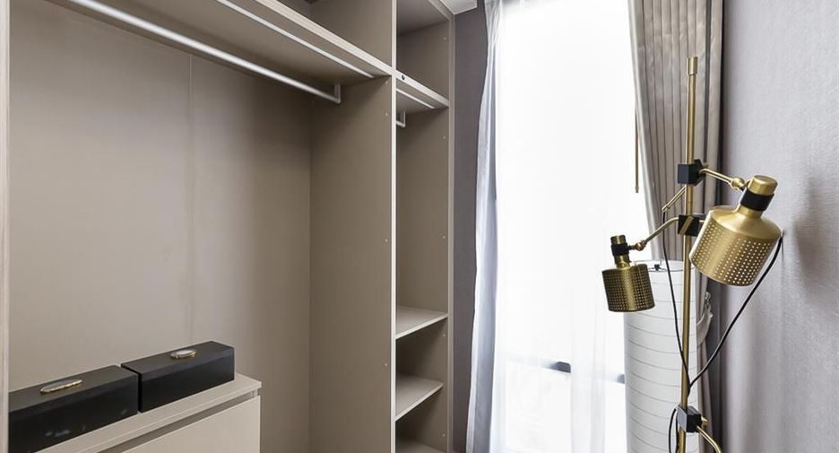For rent 3 bedrooms condo in Pathum Wan, Bangkok
