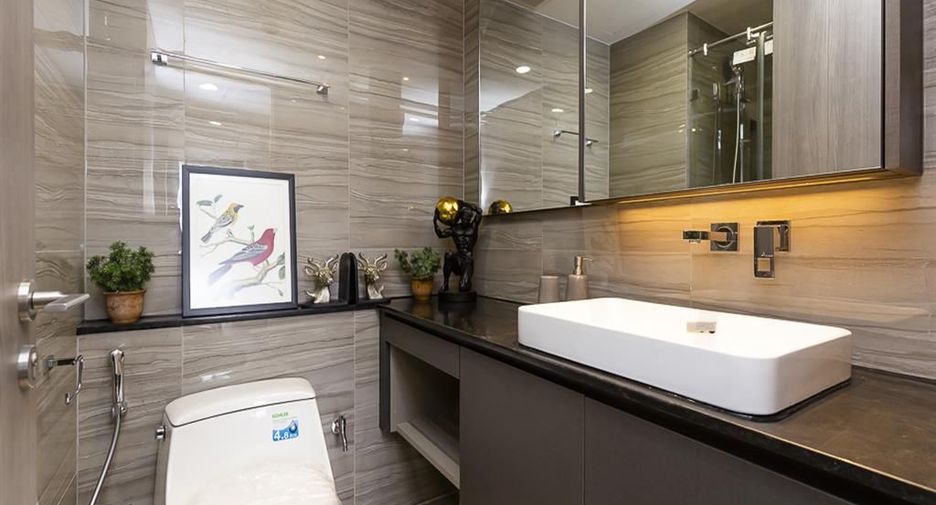For rent 3 bedrooms condo in Pathum Wan, Bangkok
