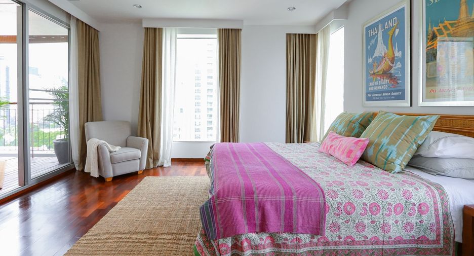 For rent 4 bedrooms apartment in Sathon, Bangkok