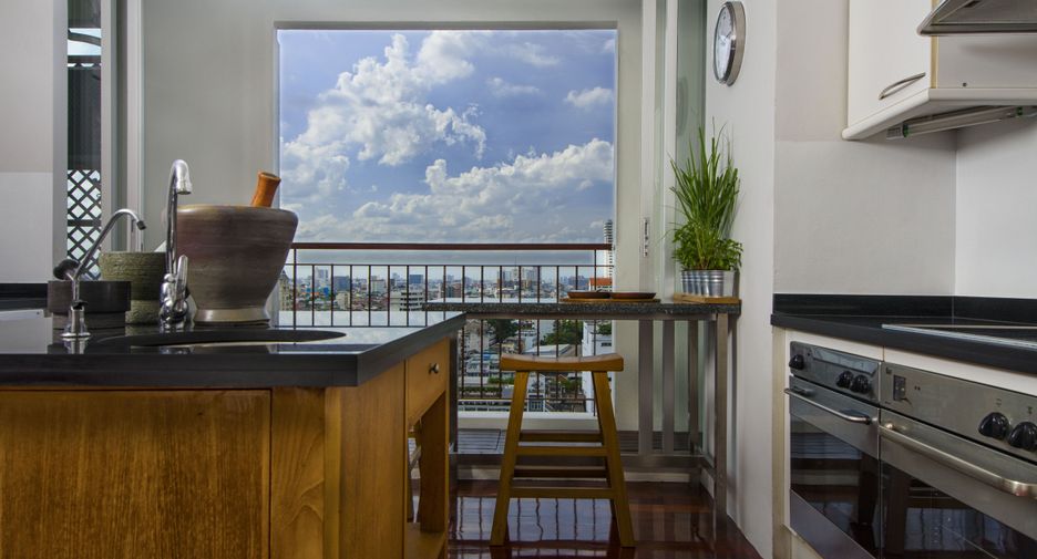 For rent 4 bedrooms apartment in Sathon, Bangkok