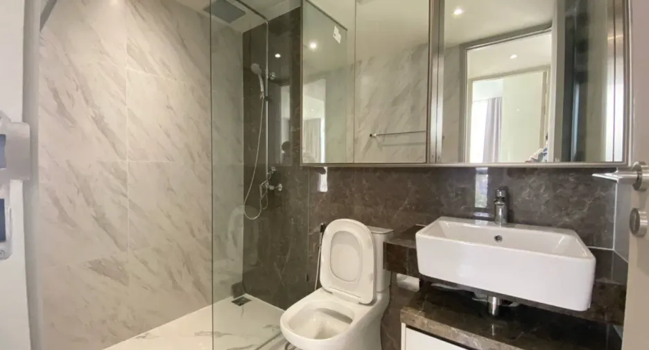 For rent 2 bedrooms condo in Khlong Toei, Bangkok