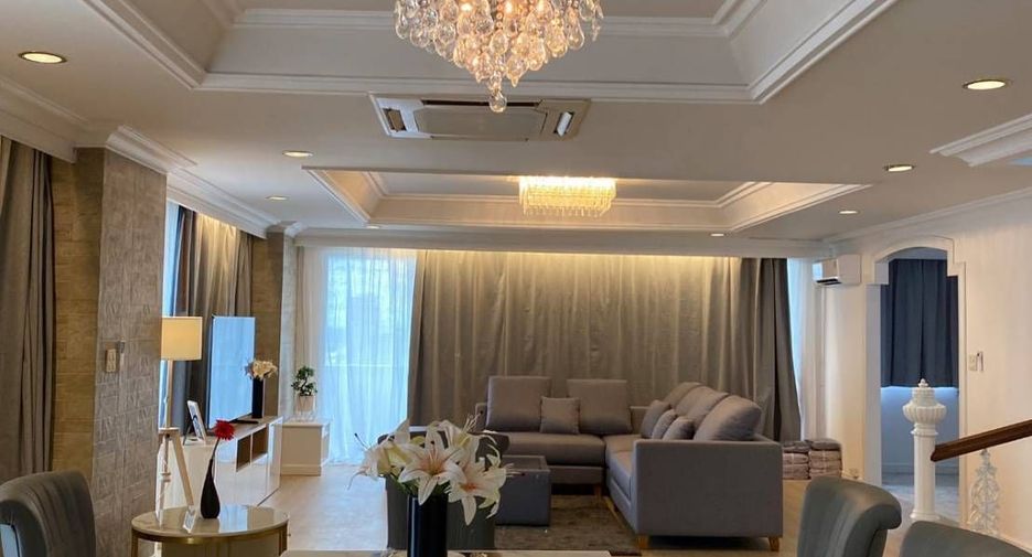 For rent 4 bedrooms apartment in Watthana, Bangkok